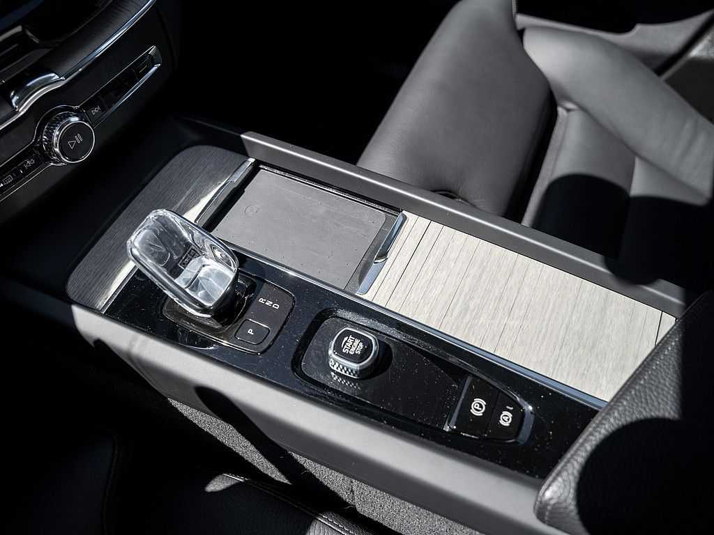 Volvo  B4 Inscription NAVI W-LAN FACEL. LED 360°