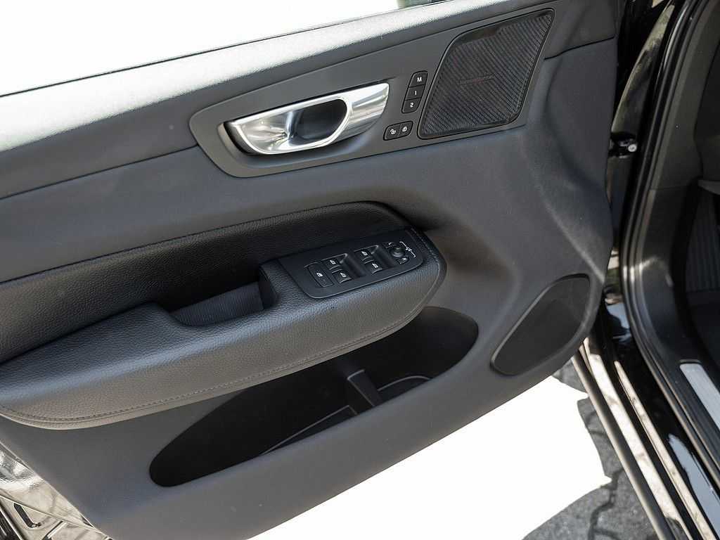 Volvo  B4 Inscription NAVI W-LAN FACEL. LED 360°