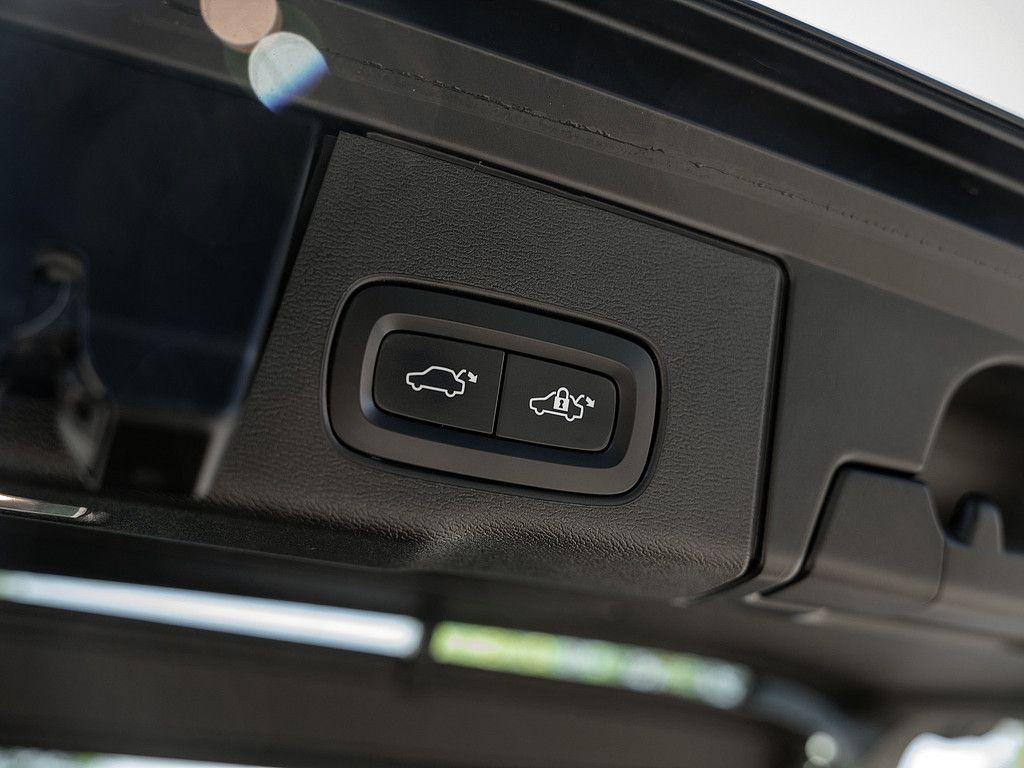 Volvo  B4 Inscription NAVI W-LAN FACEL. LED 360°