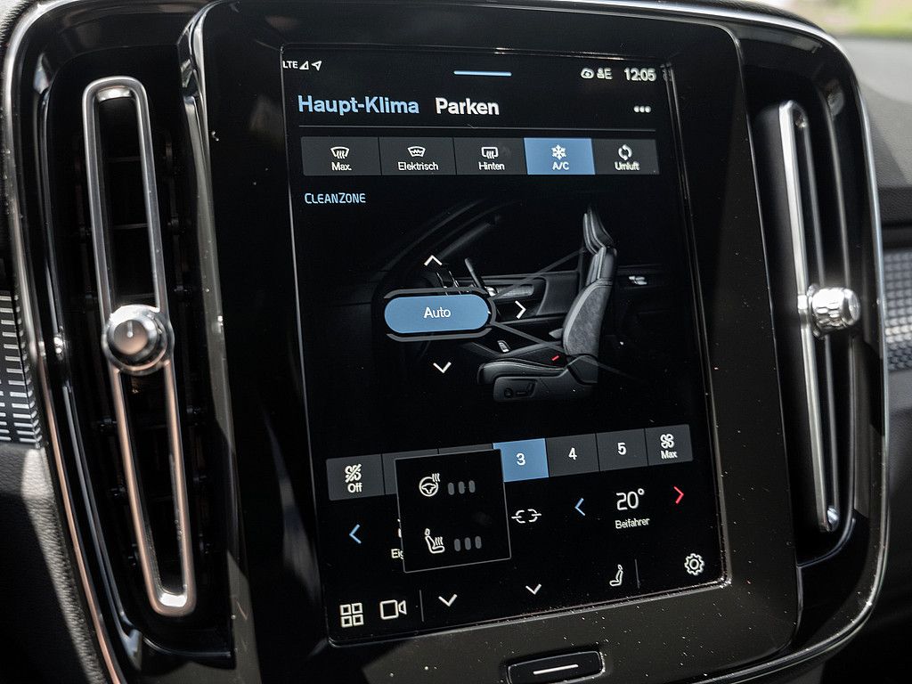 Volvo  R Design Recharge Pure Electric AWD ACC LED