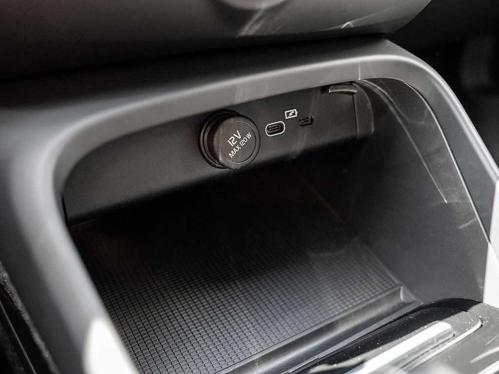 Volvo  R Design Recharge Pure Electric AWD ACC LED