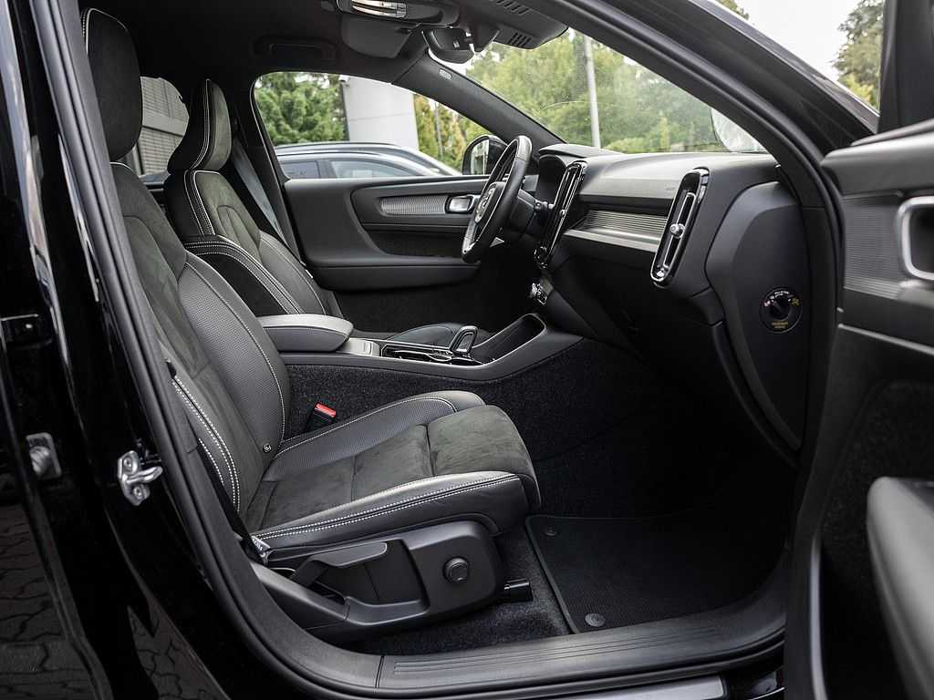 Volvo  R Design Recharge Pure Electric AWD ACC LED