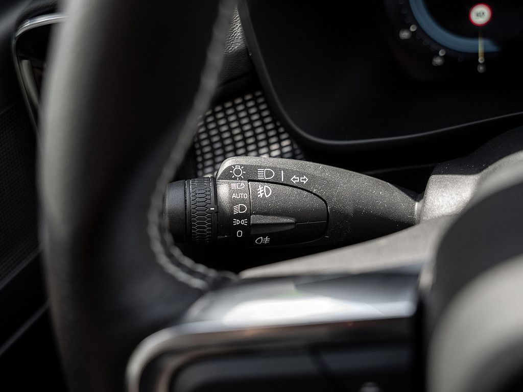 Volvo  R Design Recharge Pure Electric AWD ACC LED