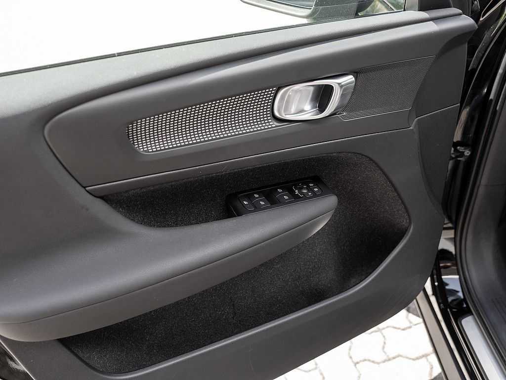 Volvo  R Design Recharge Pure Electric AWD ACC LED