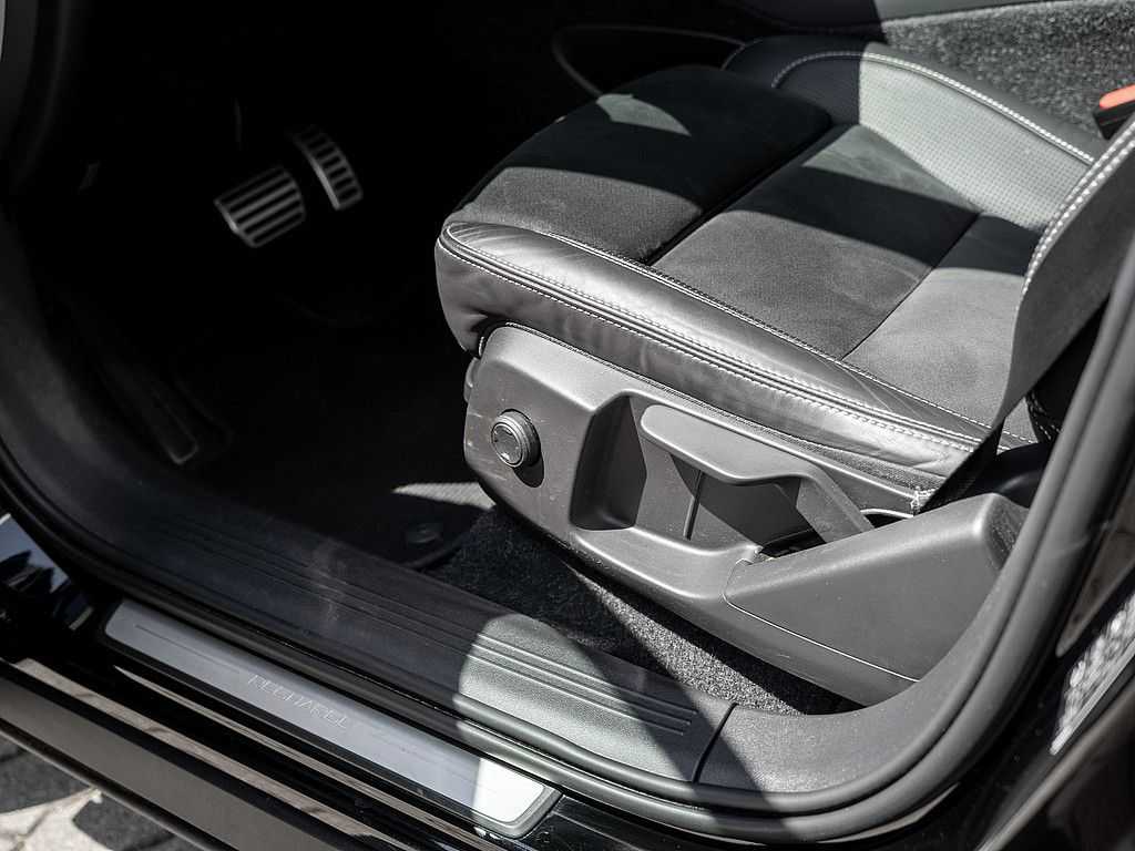 Volvo  R Design Recharge Pure Electric AWD ACC LED