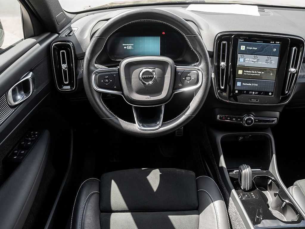 Volvo  R Design Recharge Pure Electric AWD ACC LED
