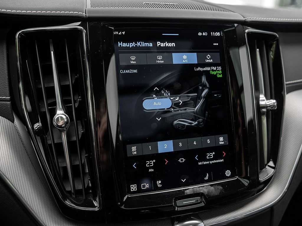 Volvo  T8 AWD R-Design