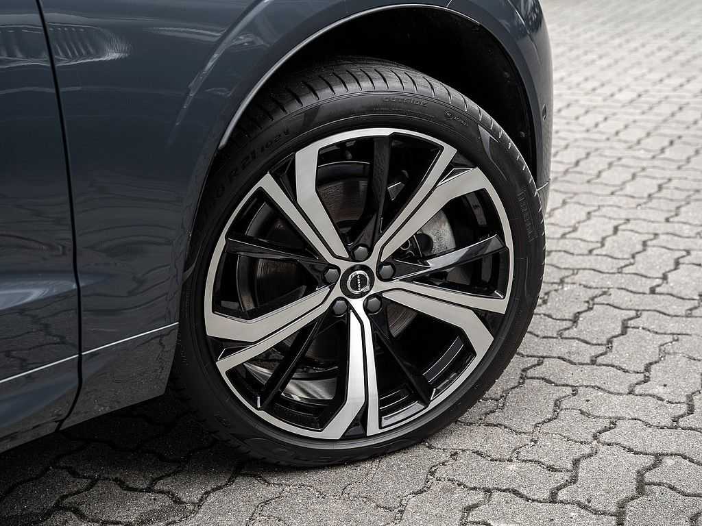 Volvo  T8 AWD R-Design