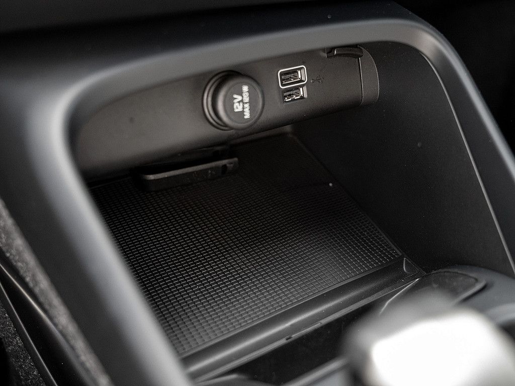 Volvo  T3 Momentum Pro KLIMA PDC NAVI W-LAN LED