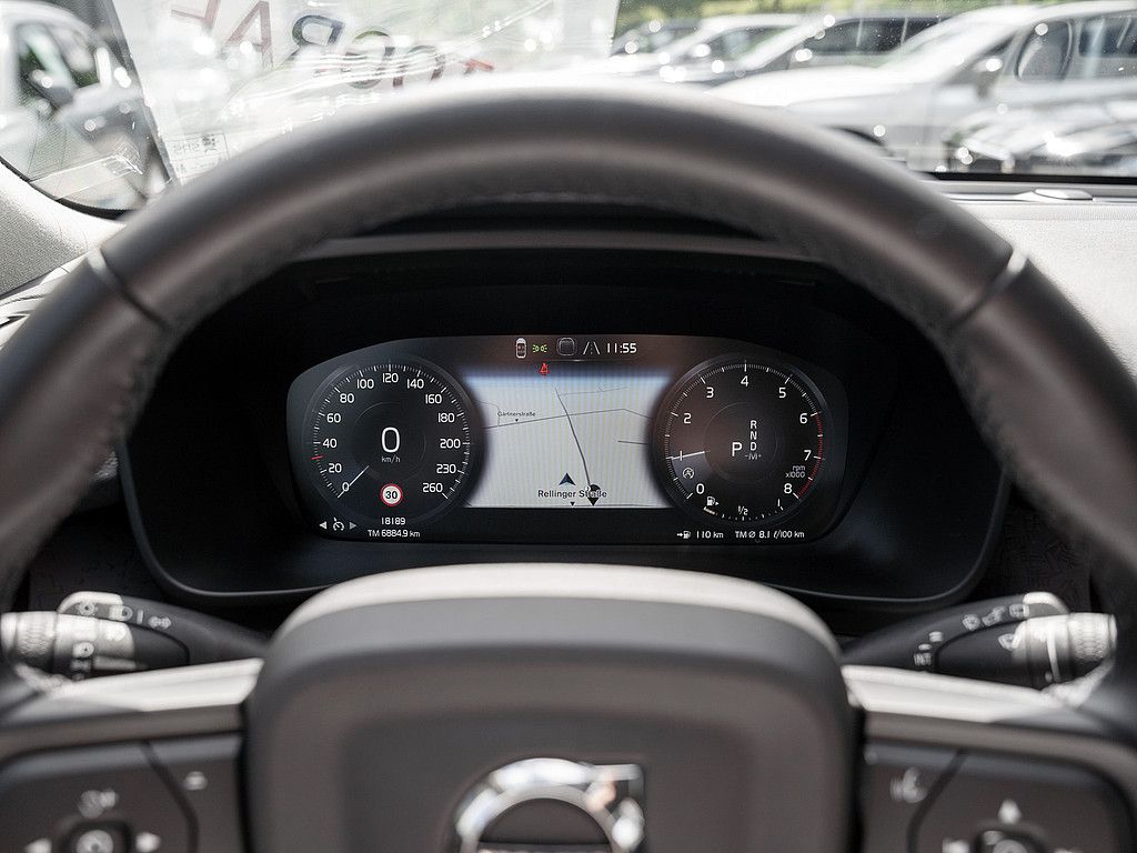 Volvo  T3 Momentum Pro KLIMA PDC NAVI W-LAN LED
