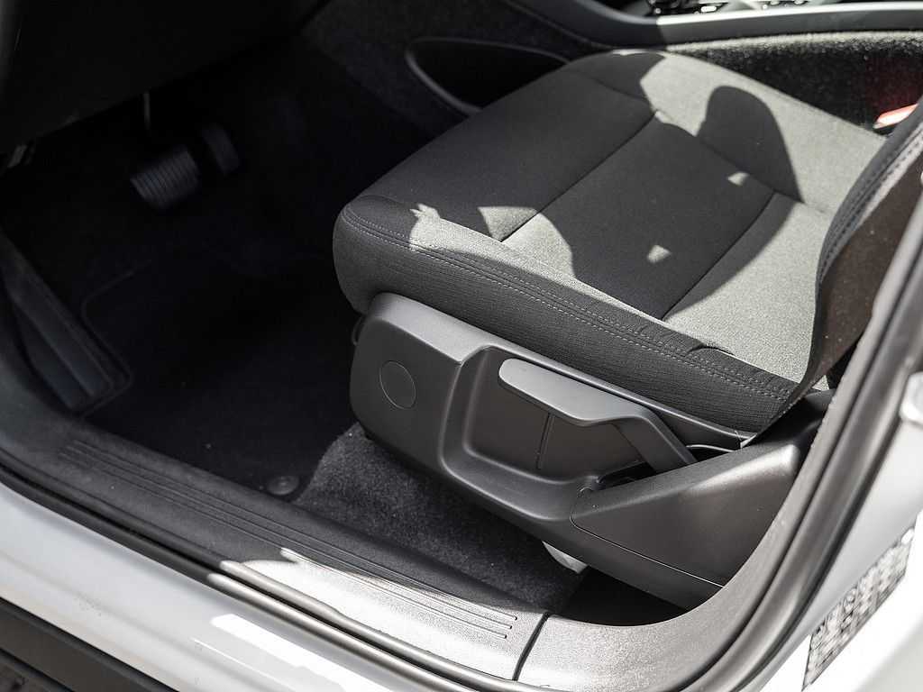 Volvo  T3 Momentum Pro KLIMA PDC NAVI W-LAN LED