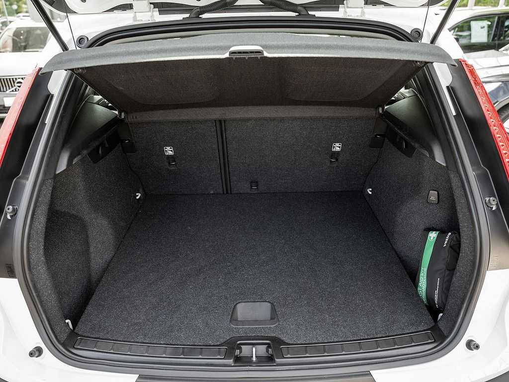 Volvo  T3 Momentum Pro KLIMA PDC NAVI W-LAN LED