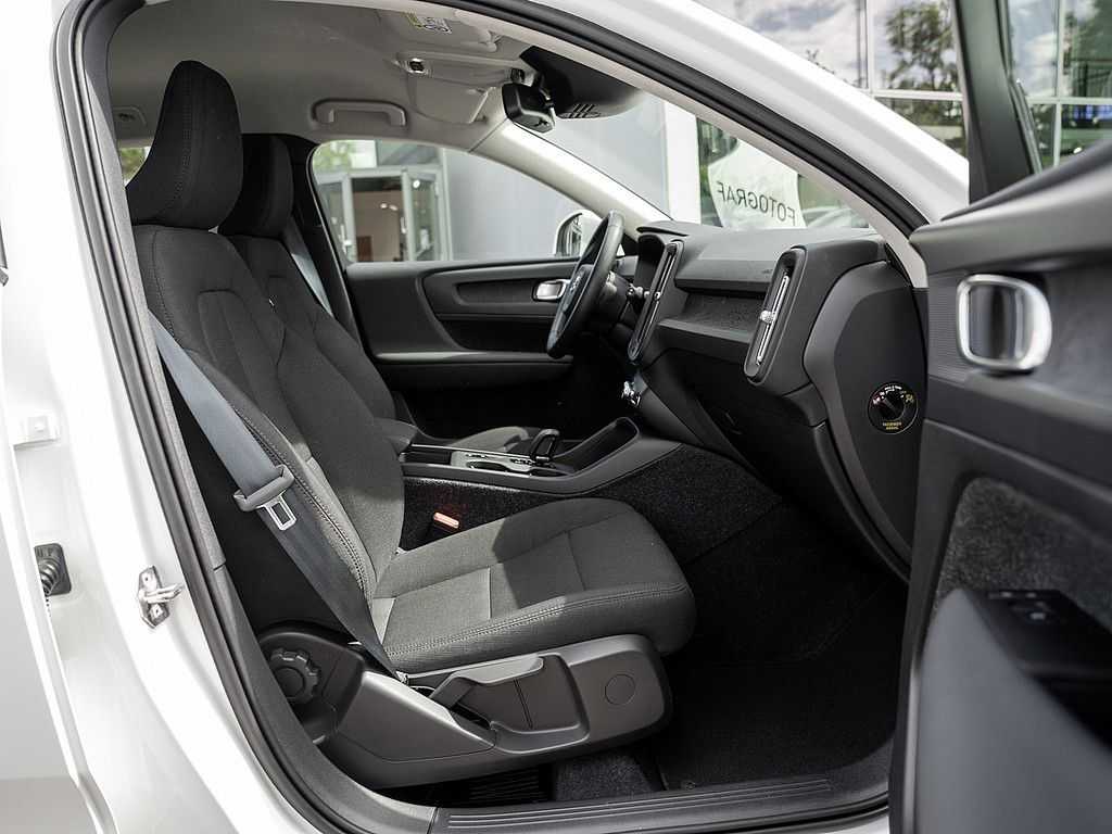 Volvo  T3 Momentum Pro KLIMA PDC NAVI W-LAN LED