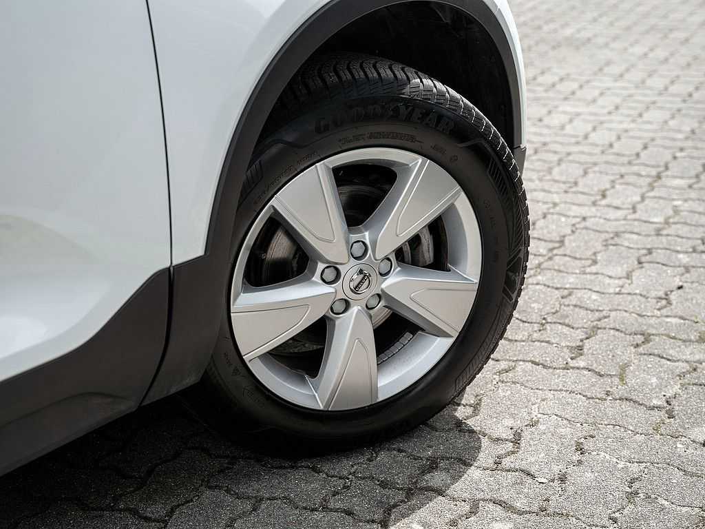 Volvo  T3 Momentum Pro KLIMA PDC NAVI W-LAN LED