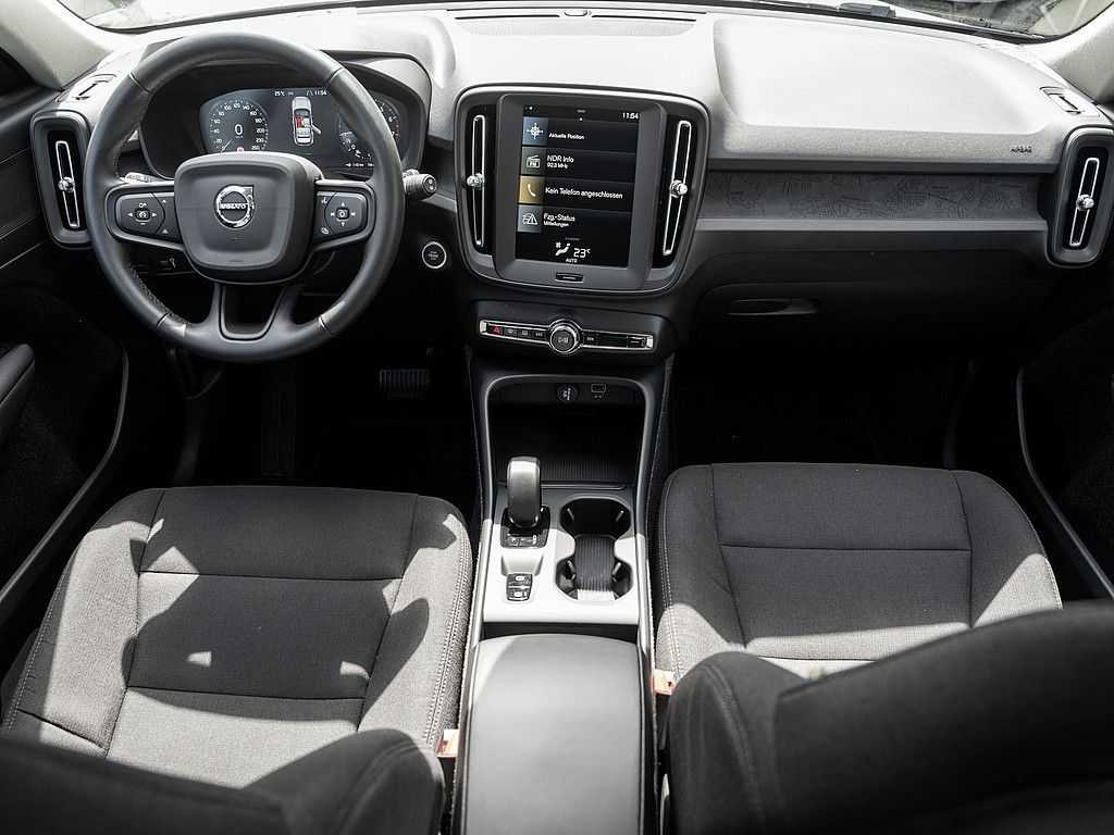 Volvo  T3 Momentum Pro KLIMA PDC NAVI W-LAN LED