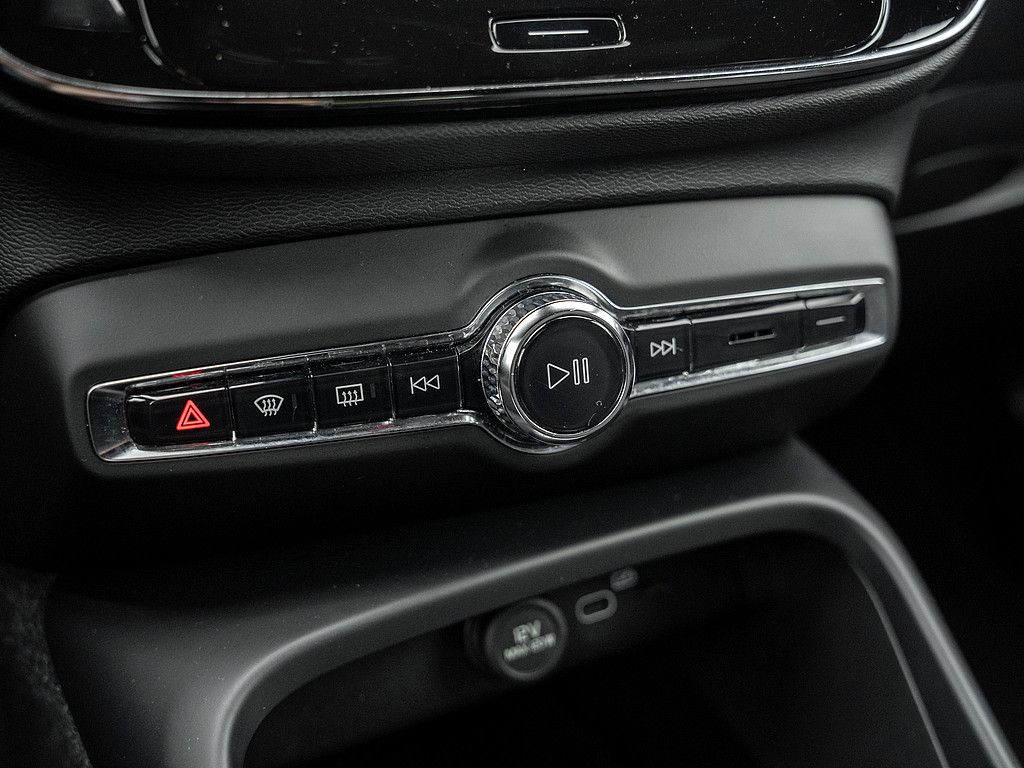 Volvo  Core Recharge Pure Electric 2WD FACEL. LED