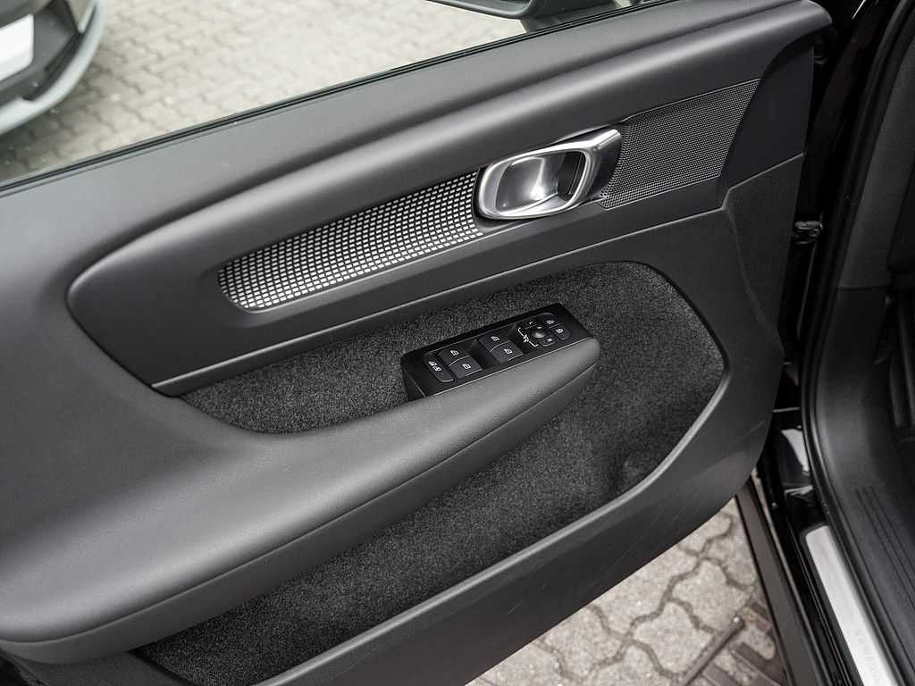 Volvo  Core Recharge Pure Electric 2WD FACEL. LED