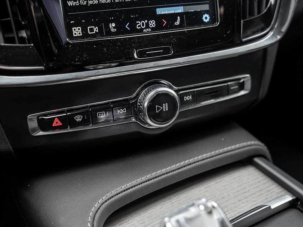 Volvo  B5 AWD Plus STANDHZ 360° AHK