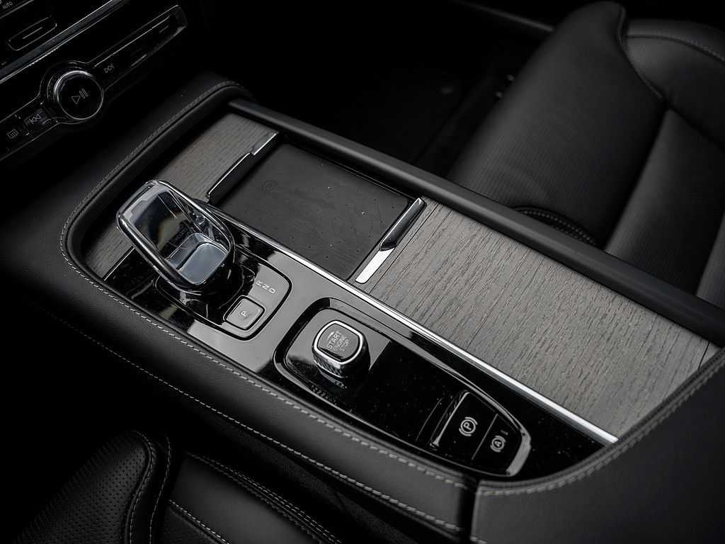 Volvo  B5 AWD Plus STANDHZ 360° AHK