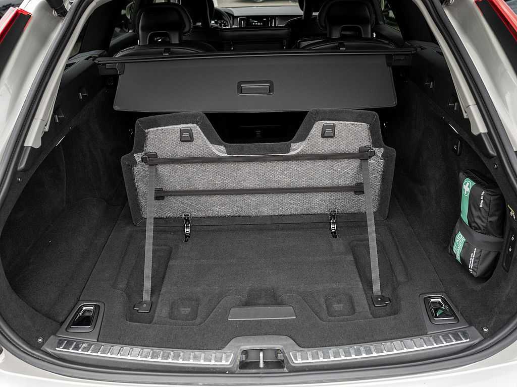 Volvo  CC Cross Country T5 Pro AWD