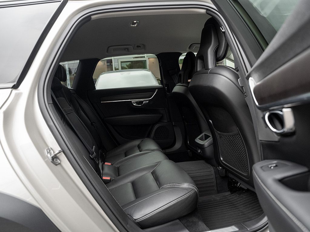 Volvo  CC Cross Country T5 Pro AWD