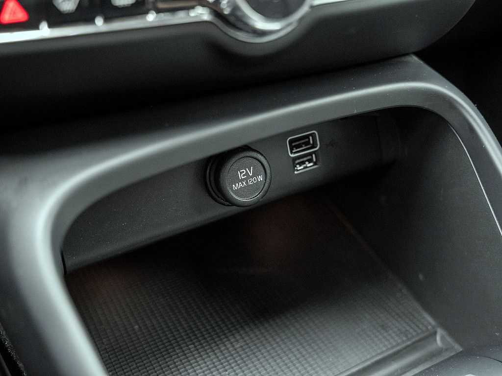 Volvo  T4 Inscription Expression Recharge
