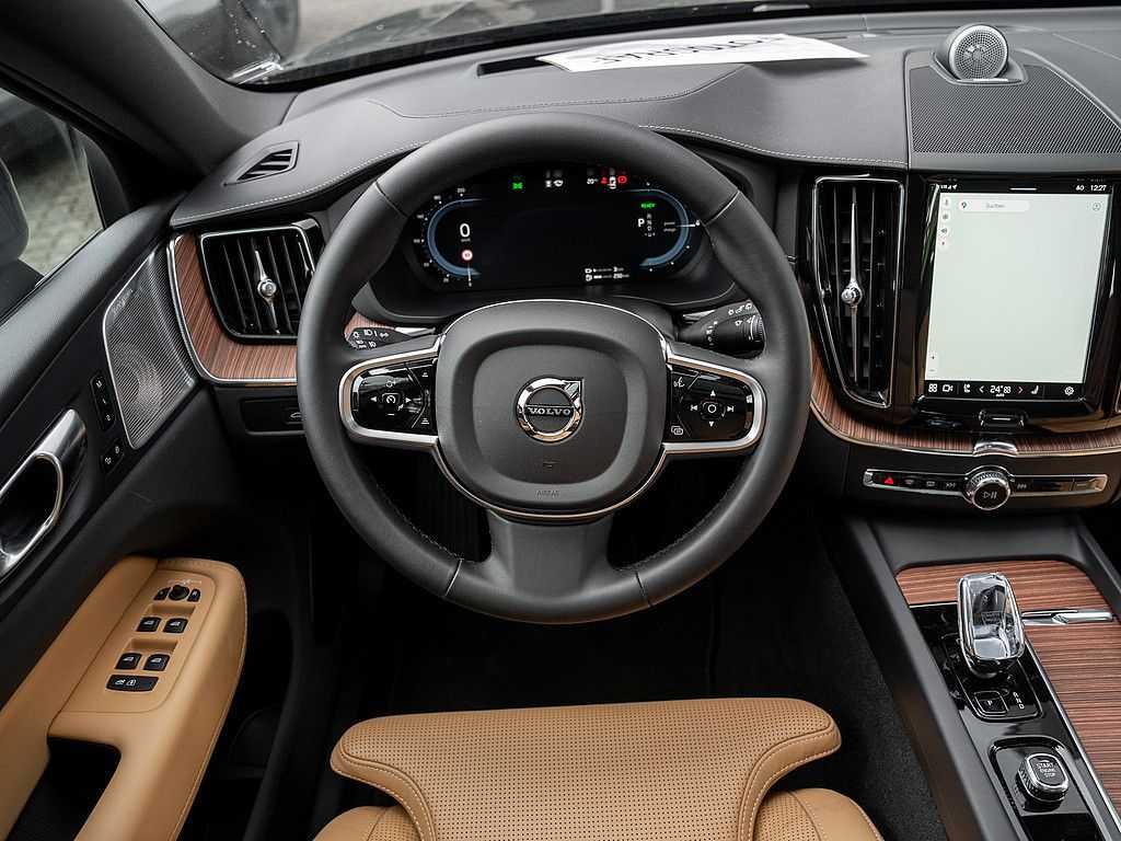 Volvo  T8 AWD Ultra Dark