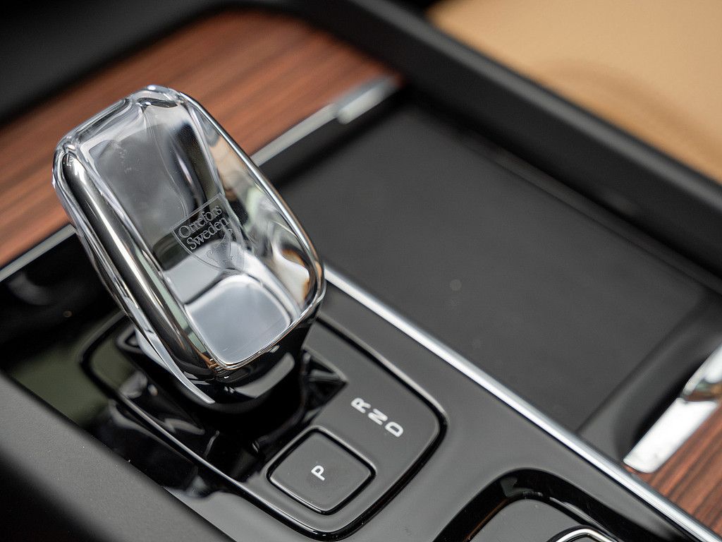 Volvo  T8 AWD Ultra Dark