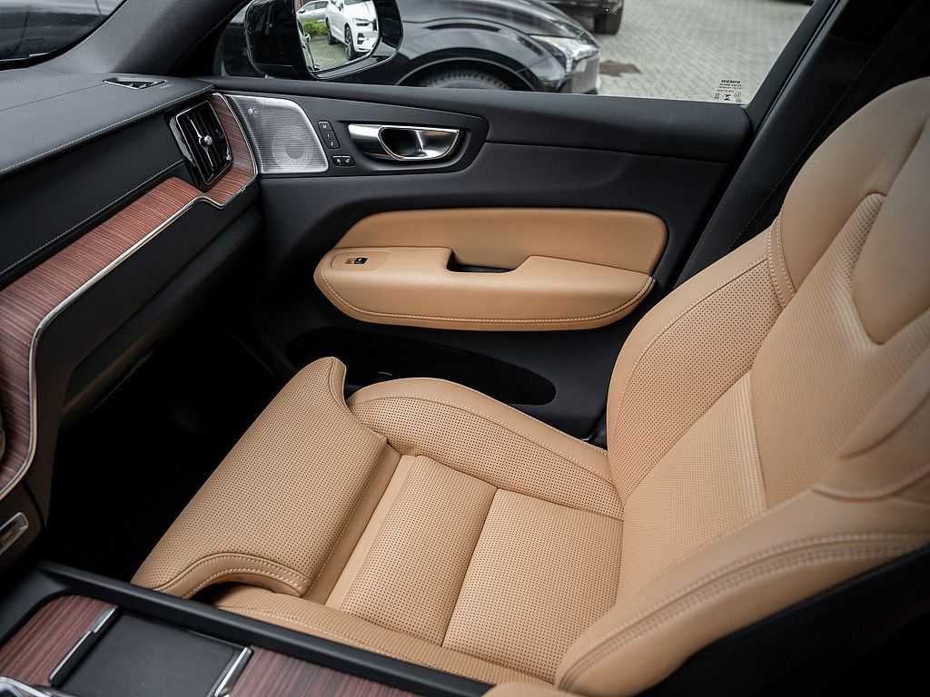 Volvo  T8 AWD Ultra Dark