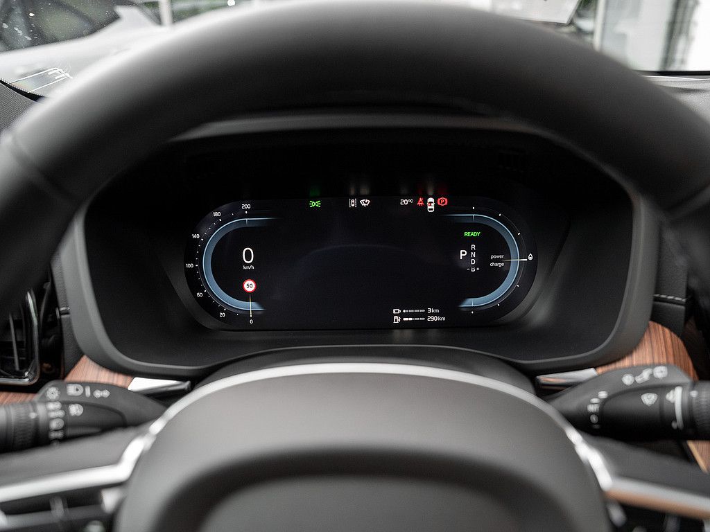 Volvo  T8 AWD Ultra Dark