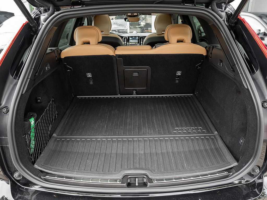 Volvo  T8 AWD Ultra Dark