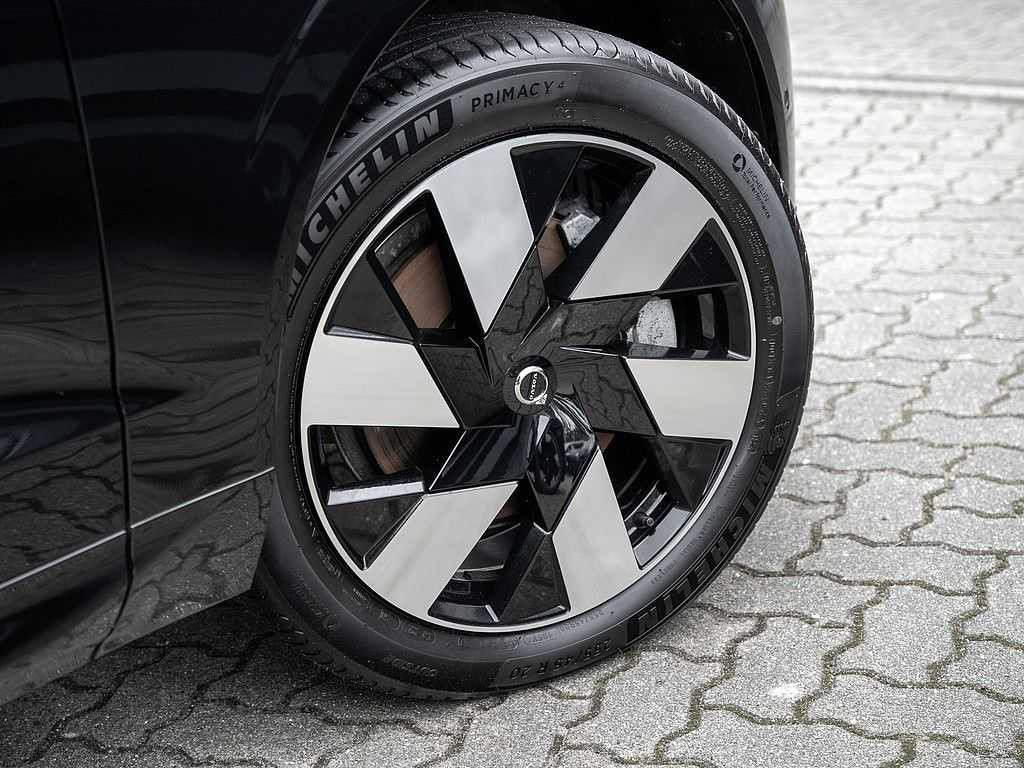 Volvo  T8 AWD Ultra Dark