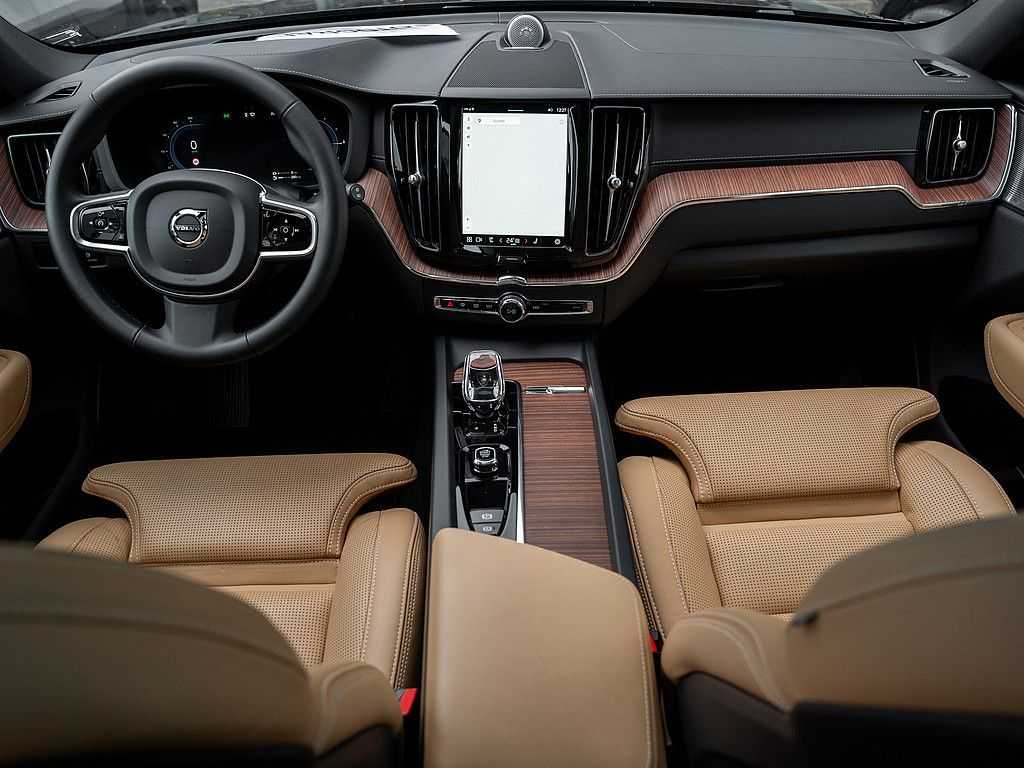 Volvo  T8 AWD Ultra Dark