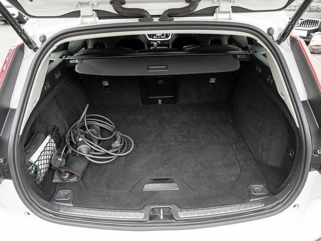 Volvo  T8 Core Recharge Plug-In Hybrid AWD