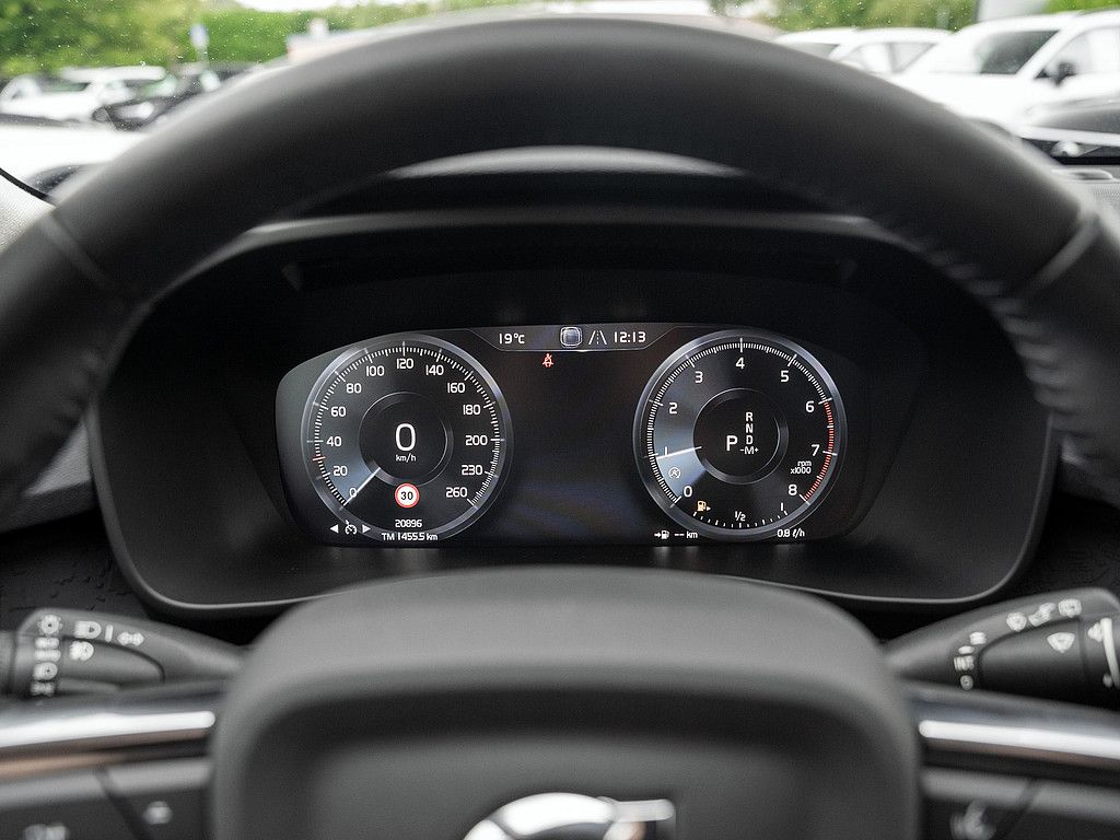 Volvo  T3 Momentum KLIMA PDC SHZ NAVI W-LAN LED