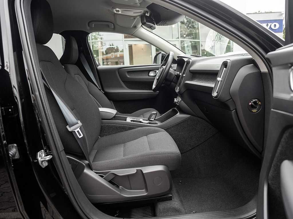 Volvo  T3 Momentum KLIMA PDC SHZ NAVI W-LAN LED