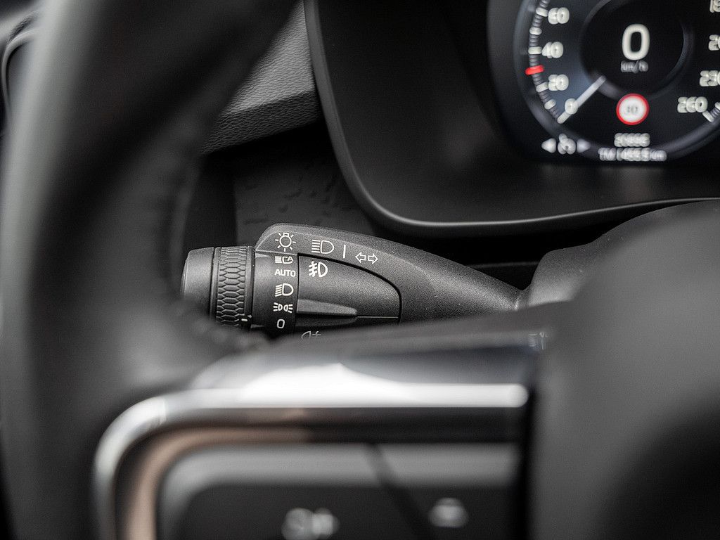 Volvo  T3 Momentum KLIMA PDC SHZ NAVI W-LAN LED