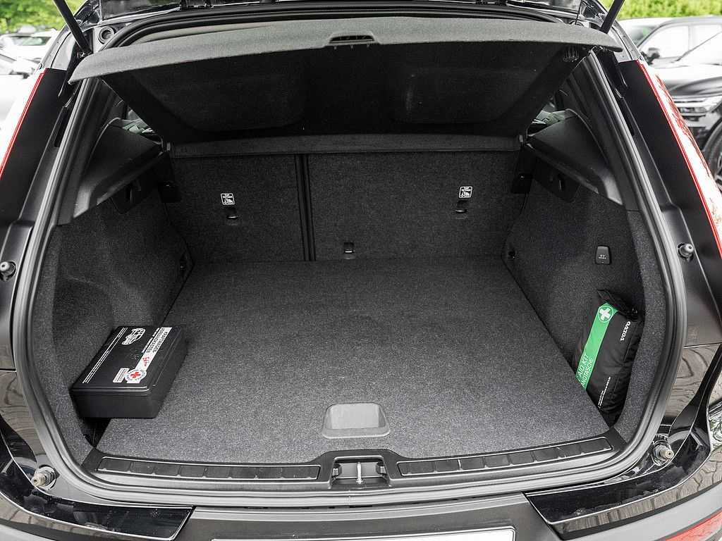 Volvo  T3 Momentum KLIMA PDC SHZ NAVI W-LAN LED