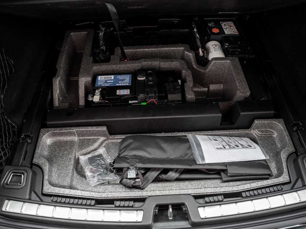 Volvo  T8 R-Design Recharge Plug-In Hybrid AWD