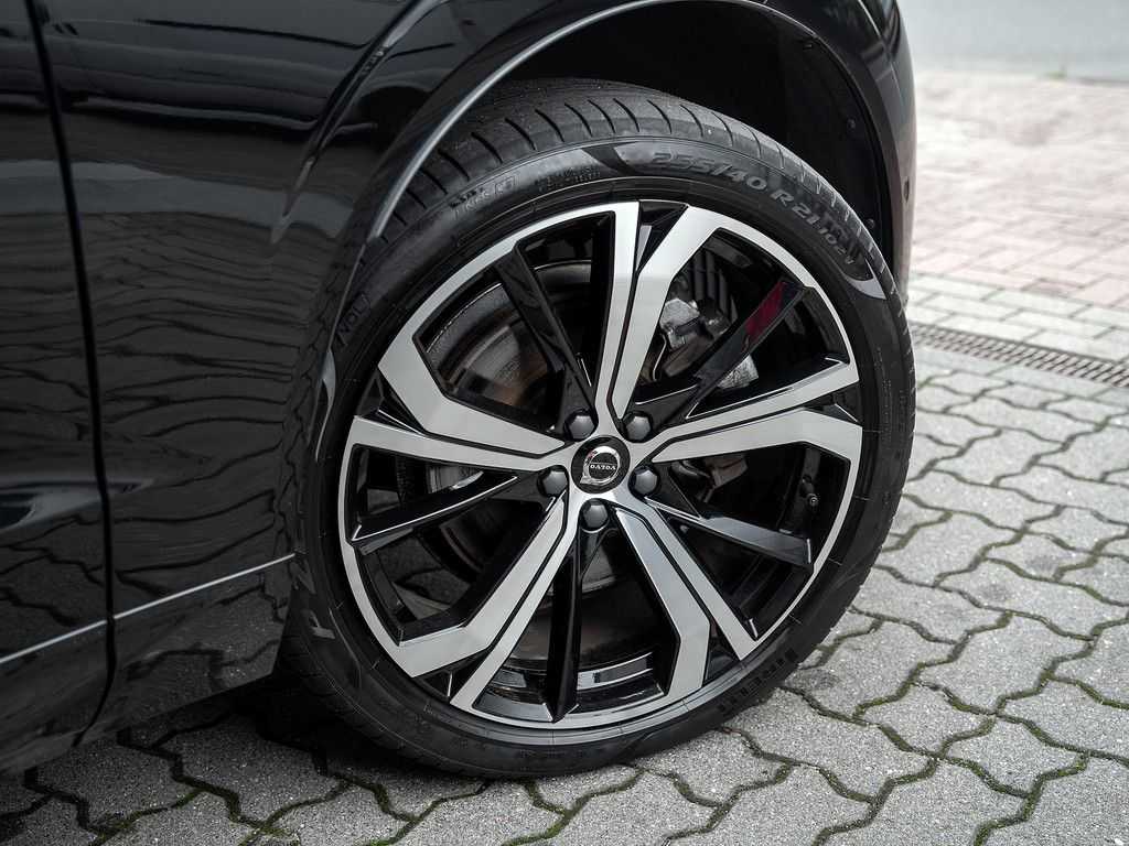 Volvo  T8 R-Design Recharge Plug-In Hybrid AWD