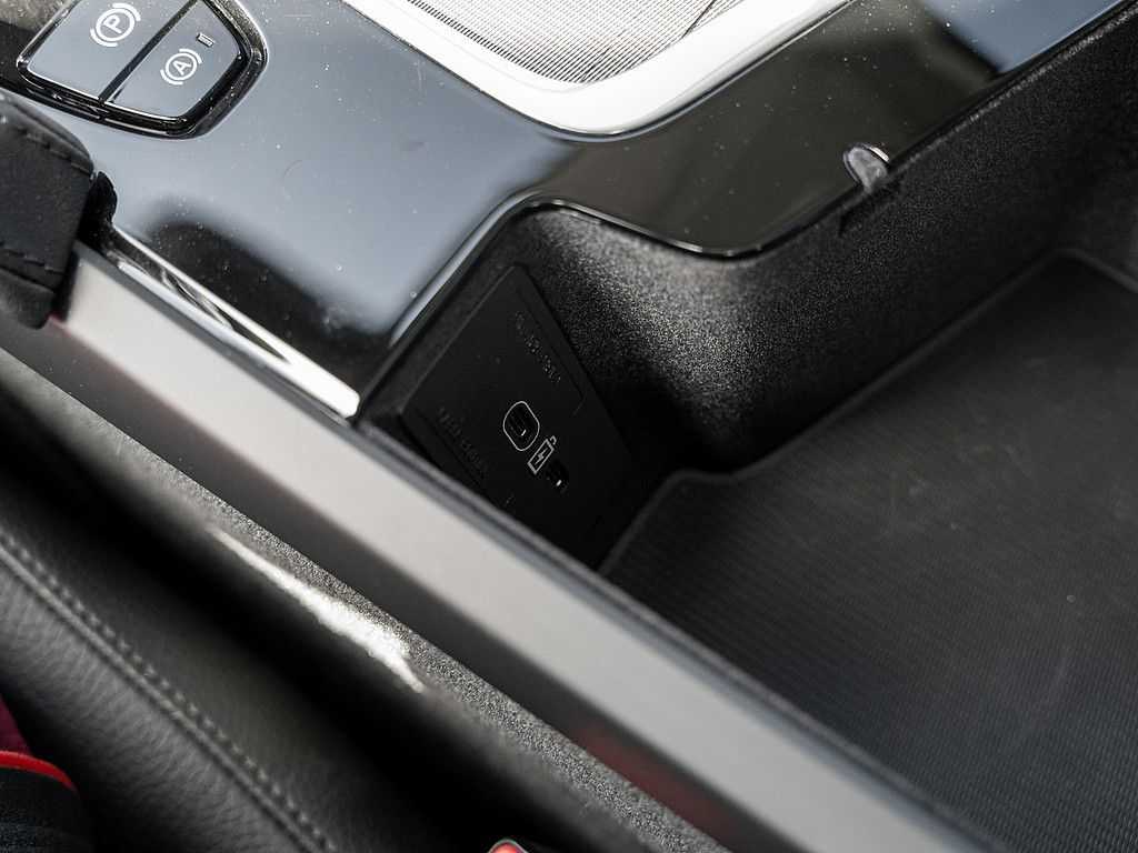 Volvo  T8 Ultra Bright Recharge Plug-In Hybrid AWD