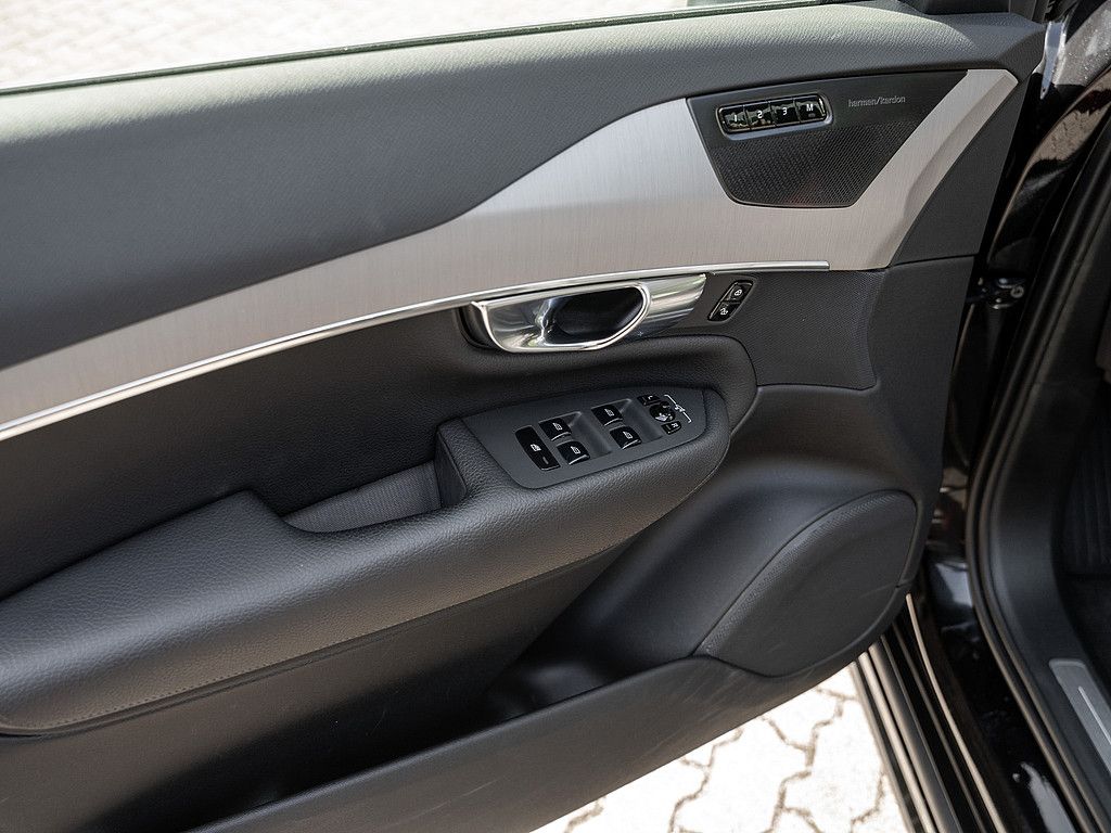 Volvo  T8 Ultra Bright Recharge Plug-In Hybrid AWD