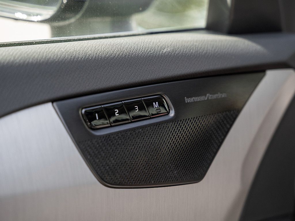 Volvo  T8 Ultra Bright Recharge Plug-In Hybrid AWD