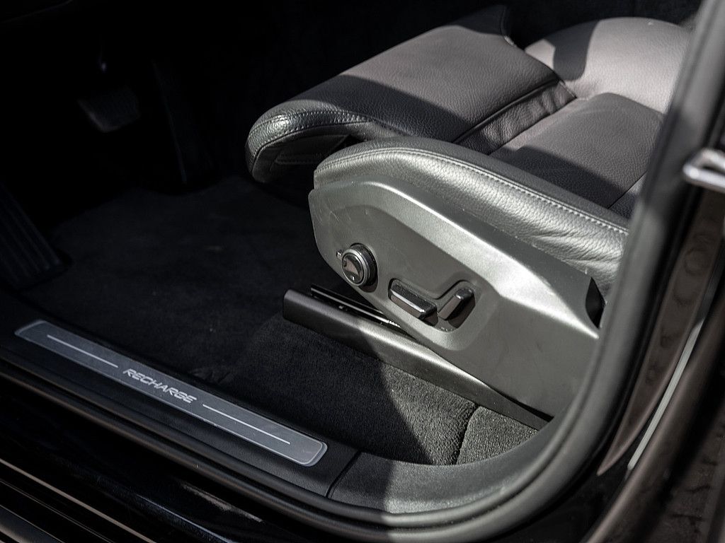 Volvo  T8 Ultra Bright Recharge Plug-In Hybrid AWD