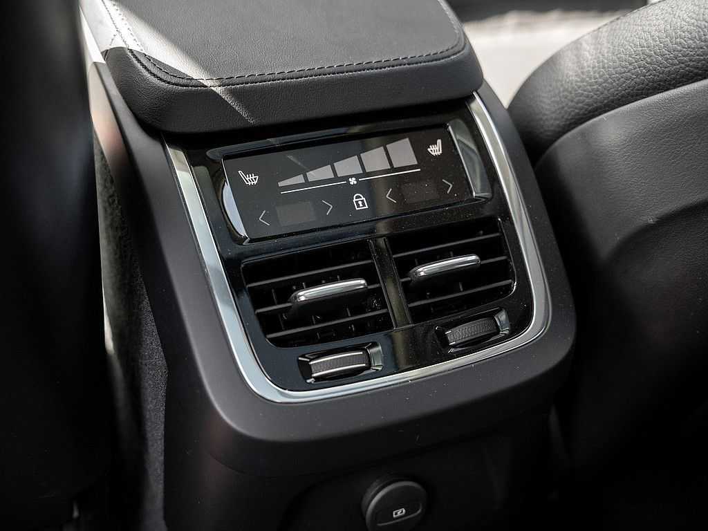 Volvo  T8 Ultra Bright Recharge Plug-In Hybrid AWD