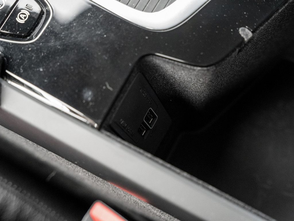 Volvo  B4 Momentum Pro LED AHK RÜCKFAHRKAMERA