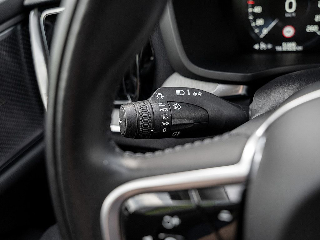 Volvo  CC Pro B5 AWD