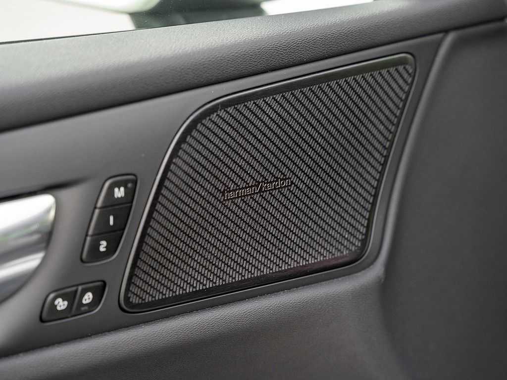 Volvo  CC Pro B5 AWD