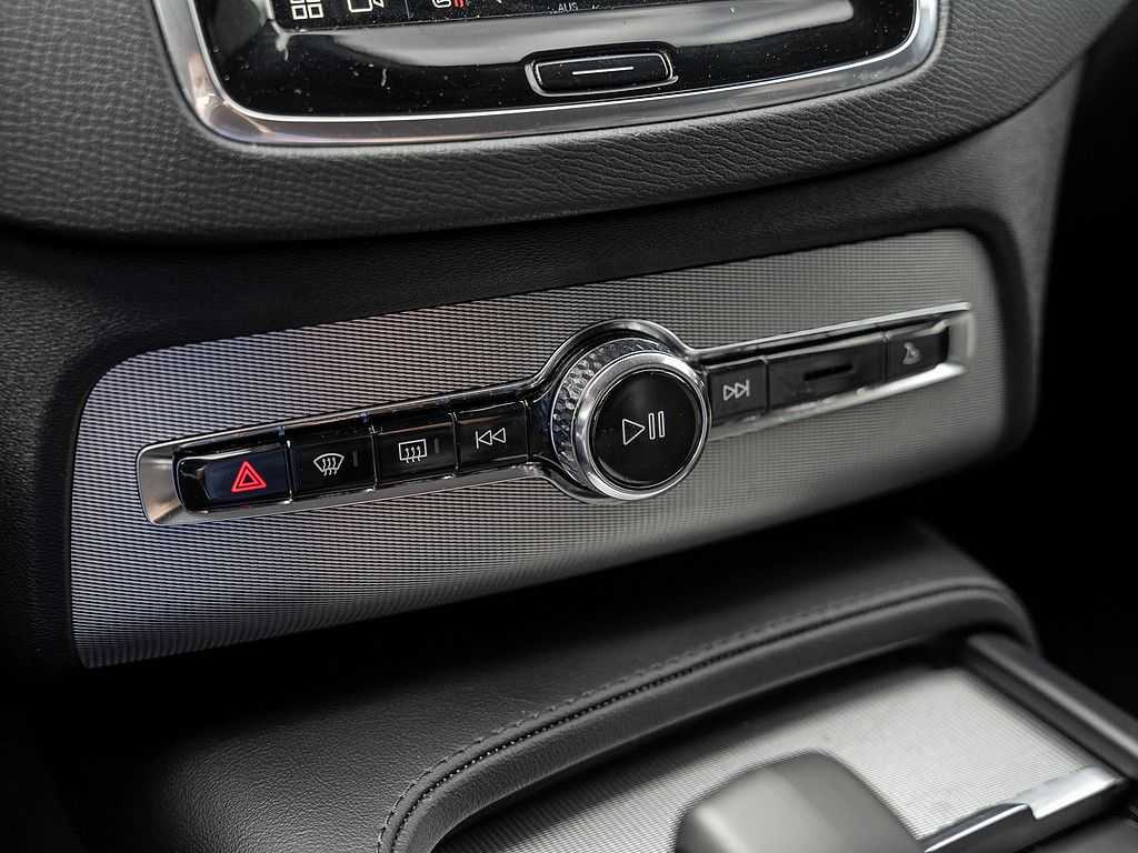 Volvo  T8 AWD Core