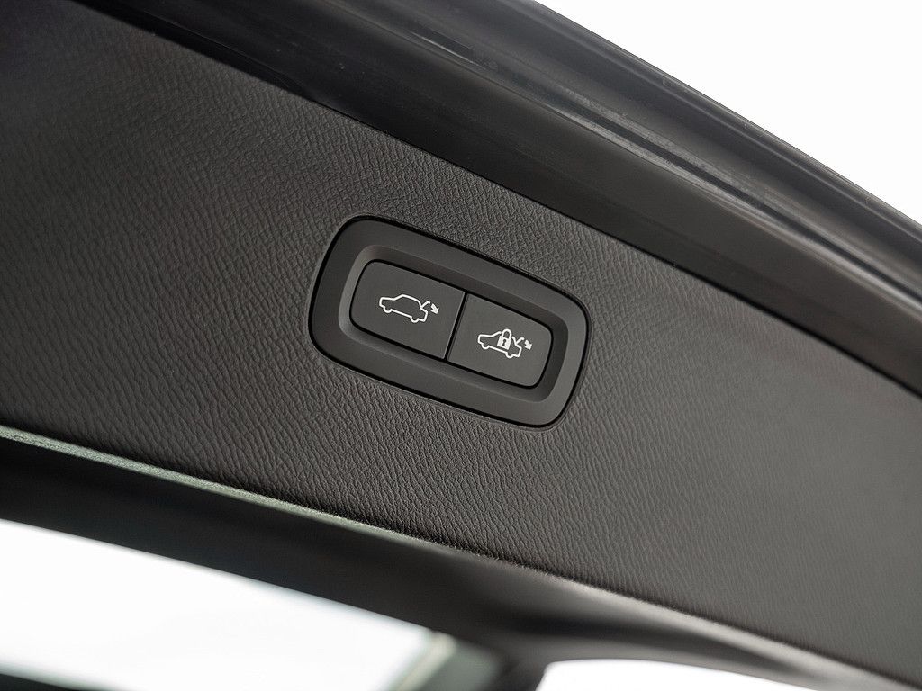 Volvo  T8 AWD Core